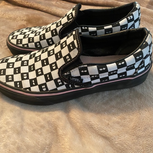 Vans - Picture 2 of 3